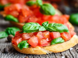 Ganti Mentega dengan Olesan Segar untuk Roti Panggang Ini
