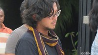 Ramon Y Tungka juga turut berdoa untuk kelancaran syuting selama 18 hari kedepan.