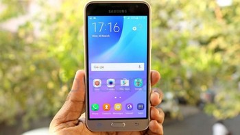 Posisi runner up diisi oleh Samsung Galaxy J2. Ponsel ini menyodorkan prosesor quad core Exynos dan layar Super AMOLED berukuran 4,7 inch. Harga yang ditawarkan sebesar Rp 1,9 juta. Foto: Istimewa
