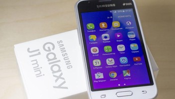 Akhirnya posisi pemuncak atau merupakan ponsel paling laris di Indonesia. Tak disangka ternyata yang menempatinya adalah Galaxy J1 Mini yang dibanderol Rp 1 juta. Prosesornya quad core Exynos dengan RAM 768 MB, dan memori internal 8 GB. Sedangkan layarnya berukuran 4 inch. Foto: Istimewa