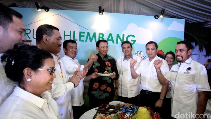 Potong Tumpeng, Ahok Resmikan Posko Pemenangannya