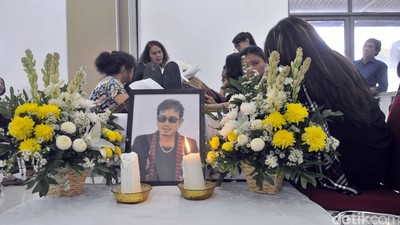 Jenazah Eddy Silitonga Disemayamkan