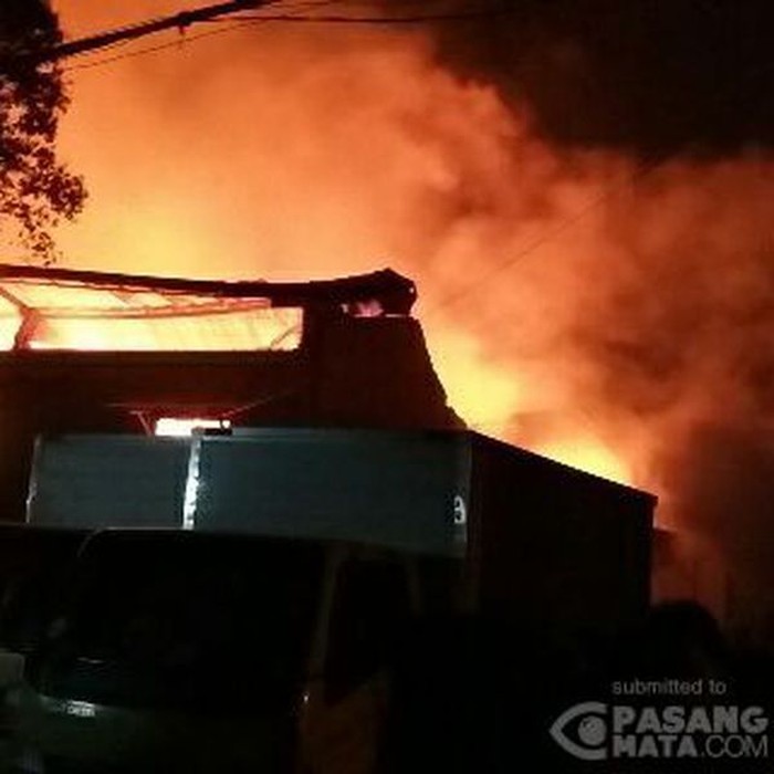 Gudang Obat Nyamuk di Tangerang Terbakar, 3 Unit Damkar Dikerahkan