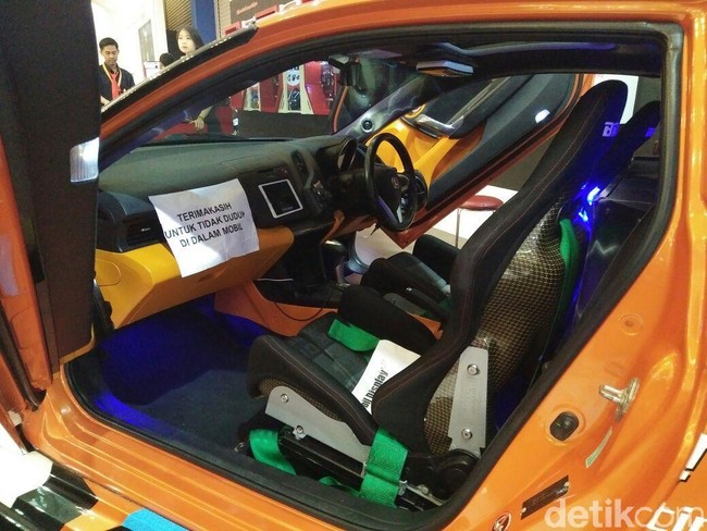 Honda CR-Z untuk Balap di Jalanan