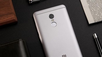Redmi Note 4 dibekali kamera belakang berukuran 13 MP dengan lensa 5P.  Foto: miui