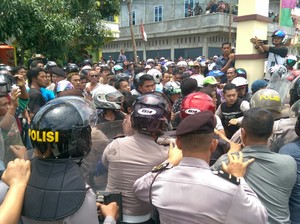 Demo 1.000-an Warga Meranti Terkait Tewasnya Apri di Tangan Polisi Ricuh