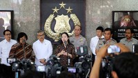 Menko PMK Puan Maharani menjawab pertanyaan wartawan usai rapat  video conference penanganan kebakaran hutan dengan Kapolda dan pejabat di daerah di instansi terkait.