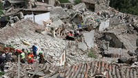 Hingga saat ini, sudah 159 orang tewas akibat gempa Italia berkekuatan 6,2 Skala Richter (SR) itu. REUTERS/Remo Casilli.