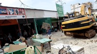 Bangunan itu dibongkar karena terjadi sengketa kepemilikan antara keluarga.
