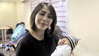 Fenita melahirkan Mezbareta Yusuf Athalla yang memiliki panjang 47 cm dan berat 3,095 kg pada Selasa (23/8) lalu. Pool/Noel/detikFoto.