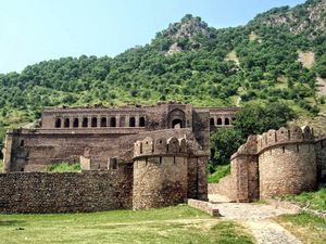 Katanya Benteng Ini Adalah Destinasi Wisata Paling Seram di India