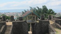 Belanda kala itu sedang mencari rempah-rempah ke Maluku dan melewati perairan Buton. Maka Belanda membangun hubungan yang baik dengan Kesultanan Buton. Dari atas benteng, bisa terlihat jelas kapal-kapal yang lewat (Afif/detikTravel)
