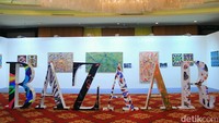Datang dan nongkrong saja, sambil menikmati pertunjukan Neo Wayang Art kolaborasi Nia Dinata dan Gibran Nicholau Papadimtriou. Pool/Hanif Hawari/detikFoto.