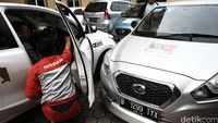 Para risers melakukan persiapan.