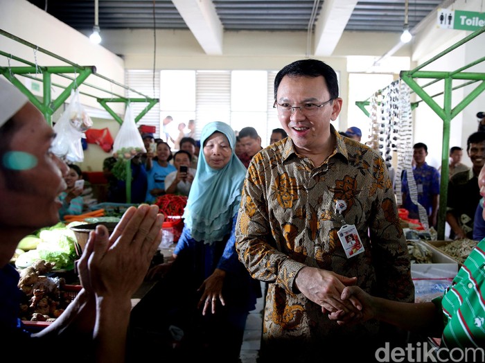 Resmikan Pasar Pesanggrahan, Ahok Blusukan ke Lapak-lapak Pedagang
