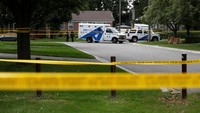 Insiden ini berawal ketika polisi menerima laporan soal penikaman tiga orang pada Kamis (25/8) waktu setempat. Ketiga orang itu mengalami luka yang dipicu oleh anak panah. Mark Blinch/Reuters