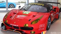 Ferrari 488 GT3 juga dilengkapi suspensi balap yang khusus dikembangkan untuk mobil ini.