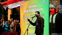 Pasar ini dibangun dengan biaya Rp 6,8 miliar, dikelola oleh PD Pasar Jaya.