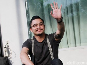 Digosipkan Menikah, Derby Romero: Amini Aja!