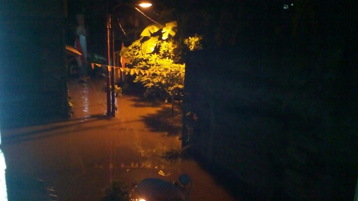 Kali Krukut Meluap, Rumah-rumah di Petogogan Jaksel Terendam Banjir