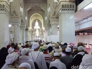 Waspadai Desak-desakan dan Dehidrasi Saat Salat Jumat di Masjidil Haram