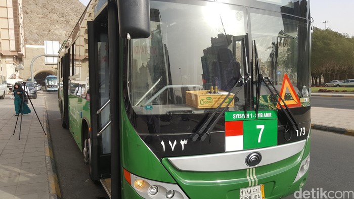 Bus shalawat melayani jemaah haji Indonesia mulai dari tanggal 17 Agustus 2016 sampai nanti lima hari menjelang puncak Haji (7-14 September 2016)