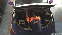 Ada 10 stall untuk perbaikan kendaraan, dimana 1 stallnya bisa khusus disediakan untuk komunitas atau pengguna mobil.