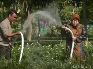 Mengintip Bagasi Mobil Wali Kota Risma yang Hobi Blusukan