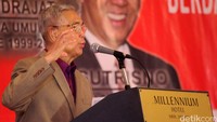 Pendiri dan Pembina PKPI Try Sutrisno memberikan sambutan.