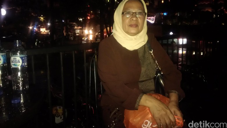 Sedihnya Refni, Pemilik Mobil yang Terendam di Basement Gedung Colony Kemang Sedihnya Refni, Pemilik Mobil yang Terendam di Basement Gedung Colony Kemang