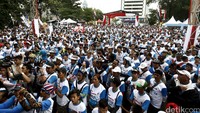 Ribuan peserta mengikuti Gowes Kemenpora 2016.