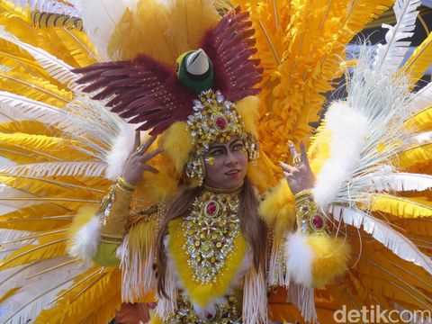 Foto Melihat Lebih Dekat Makeup Peserta Jember Fashion 