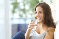 Apakah Harus Minum Air Putih Segera Setelah Makan?