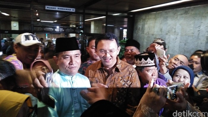 Foto Bareng Ahok, Yusril: Politik Boleh Beda Tapi Silaturahim Jalan Terus