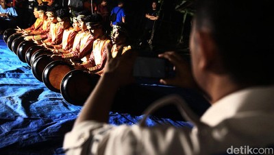 Tari Rapai Geleng Sambut Risers