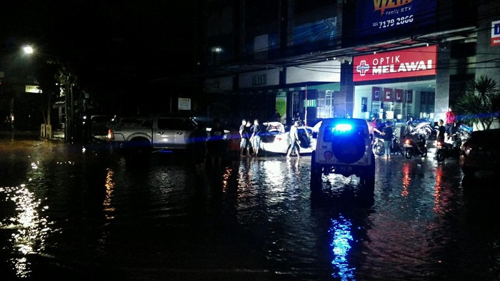 Banjir di Jalan Kemang Raya Sudah Surut, Motor Bisa Melintas