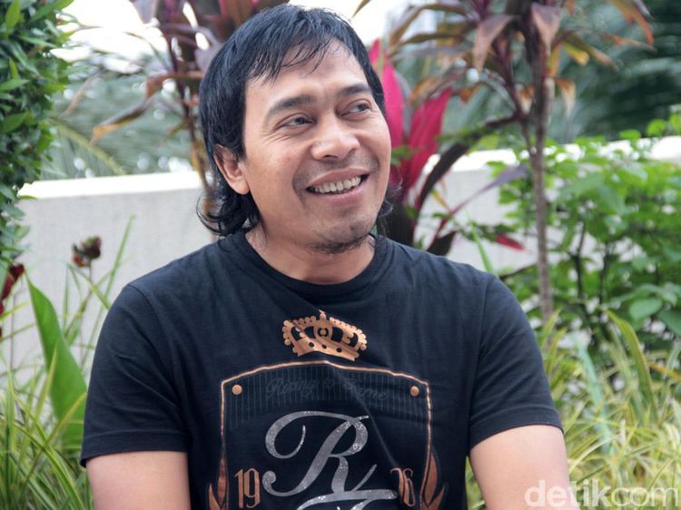 Bukan Cuma Awkarin, Deretan Artis Ini Juga Terjun Jadi Relawan Gempa