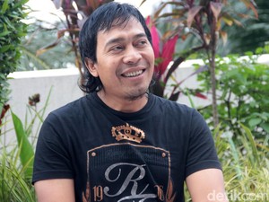 Anak Ketiga Komeng akan Dikebumikan di Samping Makam Neneknya