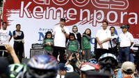 Menteri Pemuda dan Olahraga Imam Nahrawi membuka Gowes Kemenpora 2016 di kantornya.