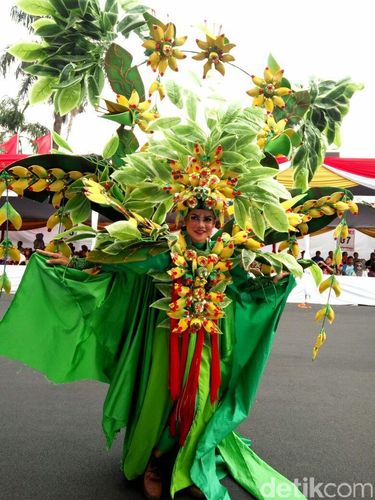 Foto: Garuda Hingga Barong, 10 Kostum Terunik Jember 