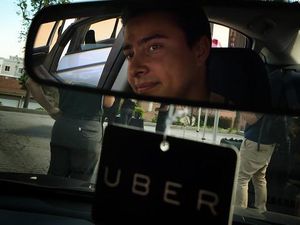 Ratusan Ribu Warga London Protes Izin Uber Dicabut