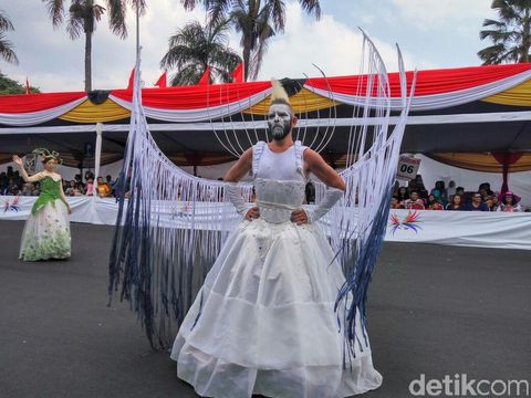 Foto Garuda Hingga Barong 10 Kostum Terunik Jember Fashion