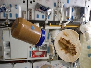 9 Makanan Unik Ini Jadi Santapan Para Astronot di Luar Angkasa (1)