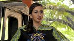 Senja Bersama Donna Agnesia di Antara Mobil Perang