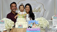 Sarwendah rayakan hari jadinya bersama Ruben dan sang putri Thalia. Pool/Noel/detikFoto.