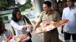 Ahok-Djarot Dilamar dengan Roti Buaya