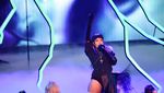 Rihanna Buka MTV VMA 2016 dengan Hits Medley