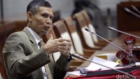 Dalam uji kelayakan ini, Edi Riadi menyatakan tegas menolak perkawinan sesama jenis dan hak-hak khusus bagi LGBT.