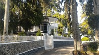 Liburan ke Sumatera Utara tidak lengkap rasanya bila tidak mampir ke destinasi satu ini. Apalagi bisa mengenang jasa bapak pendiri bangsa di Rumah Pengasingan Bung Kano, Parapat, Sumatera Utara (Habib Rifai/detikTravel)
