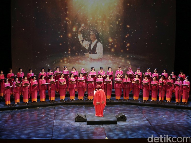 Mengenang Satu Dekade Kepergian Chrisye Lewat Konser Kekinian Mengenang Satu Dekade Kepergian Chrisye Lewat Konser Kekinian